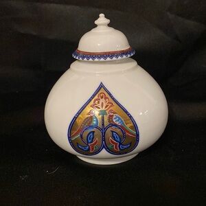 Elizabeth Arden Vintage Byzantium Collection Porcelain Love Birds Jar​
